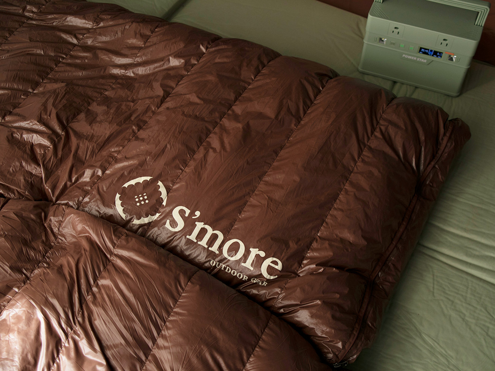 S'more-OKURUMI-BAG 輕量羽絨睡袋-米色咖啡色展示